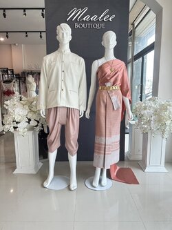 เช่า ชุดไทย ชุดเพื่อนเจ้าสาว ชุดไทยผ้าถุงสีเทาส้มเงิน สไบสีชาไทย