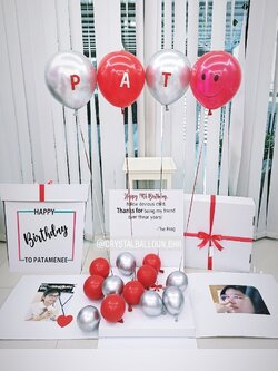 Surprise Box กล่องเซอร์ไพรส์วันเกิด โทนสี แดง-เงิน พร้อมตกแต่ง ช่อลูกโป่ง 1 ช่อ,สามารถใส่รูปได้ 2 ใบ สามารถเปลี่ยนสีลูกโป่ง/เปลี่ยนข้อความได้