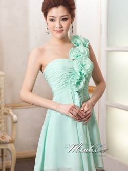 พร้อมเช่า ชุดราตรีสั้น เกาะอกไหล่เดียว ผ้าสีฟองแต่งดอกสวย สีเขียว