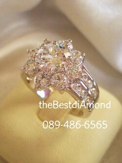 BR704RD+++Big Flower+++แหวนดอกไม้วงโตๆ แถมเพชรด้านข้างอีก ข้างละ 2 แถว งานเริ่ดหรู โชว์เพชรเต็มๆ ระยิบระยับไปหมด สวยมากค่ะ