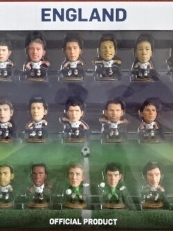 ตุ๊กตาโมเดลนักฟุตบอล ทีมแพ็ค 24x ทีมชาติอังกฤษ ซอคเกอร์สตาร์ซ - ฟุตบอลโลก 2014 ใหม่ / 24x ENGLAND National Football Team SoccerStarz Football Figure Team Pack - World Cup 2014 NEW