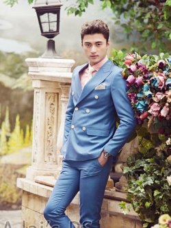 Pre-order ชุดสูทชาย สีฟ้า