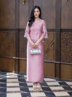 พร้อมเช่า ชุดไทยคุณแม่ เสื้อลูกไม้ ผ้าซิ่น แยกชิ้น เรียบหรู สีชมพูกะปิ