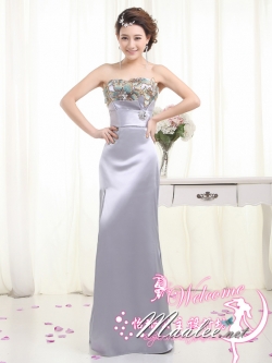 พร้อมเช่า ชุดราตรียาว สีเงิน เกาะอกลูกไม้ปัก ทรงหางปลา ผ้าซาติน