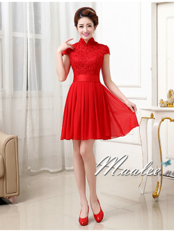 พร้อมเช่า ชุดราตรีสั้น สีแดง แขนสั้น คอจีน ลูกไม้ฉลุ กระโปรงผ้าชีฟอง