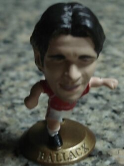 ตุ๊กตาโมเดลนักฟุตบอล ม.บัลลัค สโมสรบาเยิร์น มิวนิค โครินเธียน ไมโครสตาร์ - Germany Series 2/2006 Gold Base - MC7430 ใหม่ / M.BALLACK BAYERN MUNICH Football Club Corinthian MicroStars Football Figure - Germany Series 2/2006 Gold Base - MC7430 NEW