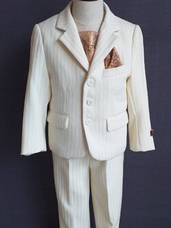 พร้อมเช่า ชุดสูทเด็กชาย สีขาวครีม