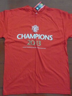 เสื้อที-เชิ๊ต (เสื้อยืดคอกลม) ฟุตบอล ทีมสโมสรแมนเชสเตอร์ ยูไนเต็ด ชุดที่ระลึก 20 TITLES EPL CHAMPIONS ใหม่ M-Size / MANCHESTER UNITED Football T-Shirt Commemorative Kit 20 TITLES EPL CHAMPIONS Jersey NEW M-Size