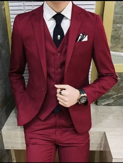 พร้อมเช่า ชุดสูทชาย สีไวน์แดง เข้ารูป พร้อมเสื้อกั๊ก