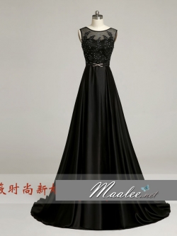 พร้อมเช่า ชุดราตรียาว สีดำ ปักลูกไม้แต่งเลื่อม ด้านหลังเป็นแบบซีทรู กระโปรงผ้าซาติน ชายยาว