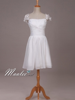 พร้อมเช่า ชุดราตรีสั้น สีขาว จับเดรปอกรูปหัวใจ ไหล่แต่งดอกไม้ 3 มิติสวยหวาน