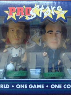 ตุ๊กตาโมเดลนักฟุตบอล ทีมแพ็ค 4x ทีมชาติอังกฤษ โครินเธียน โปรสตาร์ - 4-Pack Then&Now 2001 ใหม่ / 4x ENGLAND Corinthian ProStars Football Figure Team Pack - 4-Pack Then&Now 2001 NEW