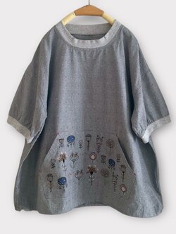 เสื้อผ้าฝ้ายลายปักแต่งกระเป๋า