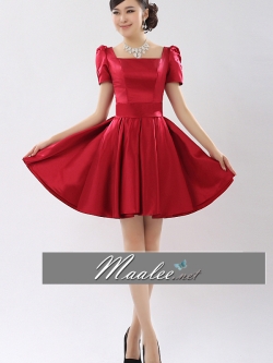 พร้อมเช่า ชุดราตรีสั้น สีแดง เรียบหรู แขนตุ๊กตา ผ่า V ด้านหลัง