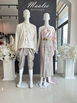 เช่า ชุดไทย ชุดเพื่อนเจ้าสาว ชุดไทยผ้าถุงสีเทาชาเงิน สไบสีชมพู