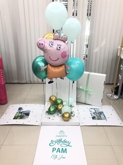 Surprise Box กล่องเซอร์ไพรส์วันเกิดเด็ก Peppa Pig โทนสี เขียว พร้อมตกแต่ง ช่อลูกโป่ง 1 ช่อ,สามารถใส่รูปได้ 2 ใบ สามารถเปลี่ยนสีลูกโป่ง/เปลี่ยนข้อความได้