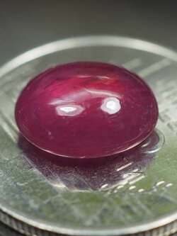 ทับทิมสีแดงสวย 4.05 กะรัตหลังเบี้ย (1253)