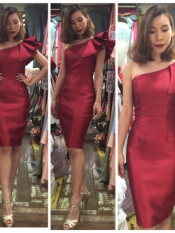 พร้อมเช่า ราตรีสั้น ไหล่เดียว ชุดเดรสเดรสเนื้อไหม ทรงเข้ารูป แต่งระบาย สีแดง