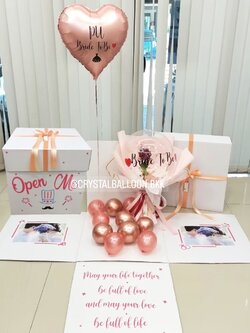 ลูกโป่ง Bride To Be แบบกล่อง พร้อม ฟอยล์หัวใจ ขนาด 18" 1 ชิ้น พร้อมตกแต่ง ช่อลูกโป่งดอกไม้ประดิษฐ์ 1 ช่อ,สามารถใส่รูปได้ 2 ใบ สามารถเปลี่ยนสีลูกโป่ง/เปลี่ยนข้อความ/เปลี่ยนสี-ฟอยล์ตกแต่งได้