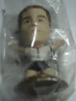 ตุ๊กตาโมเดลนักฟุตบอล ม.โอเว่น ทีมชาติอังกฤษ โครินเธียน ไมโครสตาร์ - Series 9/2004 Gold Base - MC2387 ใหม่ / M.OWEN ENGLAND National Football Team Corinthian MicroStars Football Figure - Series 9/2004 Gold Base - MC2387 NEW