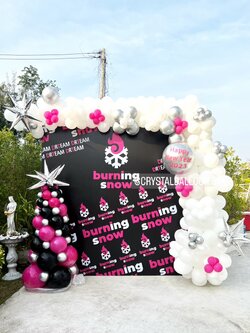 Organic Backdrop เปิดงาน New Year Theme ดำ-ชมพู-ขาว พร้อมตกแต่ง ต้นลูกโป่งฟอยล์ดาวแฉก ขนาด 1.5 เมตร (ราคาไม่รวมฉาก) สามารถเปลี่ยนสีลูกโป่ง/เปลี่ยนฟอยล์ตกแต่งได้