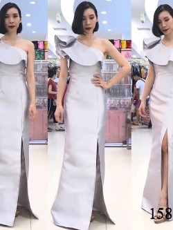 พร้อมเช่า ชุดเดรส ชุดออกงาน ราตรียาว ไหล่เดี่ยว ทรงเก๋ๆ จับจีบรอบแขนขวา กระโปรงหางปลาผ่าหน้า สีเทา