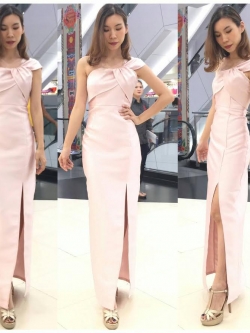 พร้อมเช่า ชุดเดรส เดรสไหล่เดียว เนื้อไหม ไหล่จับเดรป ผ่าหน้าขา สีชมพู
