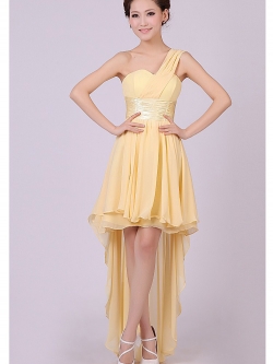 พร้อมเช่า ชุดราตรีสั้น เกาะอก ไหล่เดียว หน้าสั้นหลังยาว คาดเอวผ้าซาติน สีเหลืองอ่อน