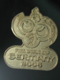 เข็มกลัด ฟุตบอล การแข่งขันฟุตบอลโลก - ตราสัญลักษณ์ ฟุตบอลโลก เยอรมนี 2006 ใหม่ / WORLD CUP International Football Tournament Pin - WORLD CUP GERMANY 2006 EMBLEM NEW