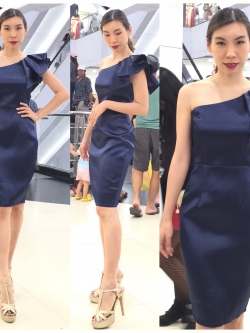 พร้อมเช่า ราตรีสั้น เดรสไหล่เดียว ผ้าดัชเชส ทรงเข้ารูป แต่งระบาย สีกรมท่า