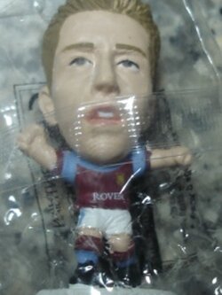 ตุ๊กตาโมเดลนักฟุตบอล ป.เคราซ์ สโมสรแอสตัน วิลล่า โครินเธียน ไมโครสตาร์ - Series 7/2003 White Base - MC1597 ใหม่ / P.CROUCH ASTON VILLA Football Club Corinthian MicroStars Football Figure - Series 7/2003 White Base - MC310 NEW