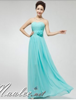 พร้อมเช่า ชุดราตรียาว แบบเกาะอก ผ้าชีฟอง ช่วงอกอัดพลีท แต่งดอกที่เอว สีฟ้าอ่อน