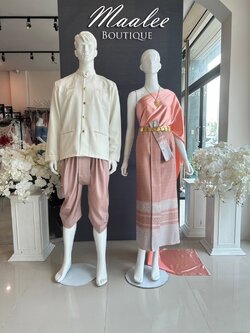 เช่า ชุดไทย ชุดเพื่อนเจ้าสาว ชุดไทยผ้าถุงสีเทาส้มเงิน สไบสีโอโรส