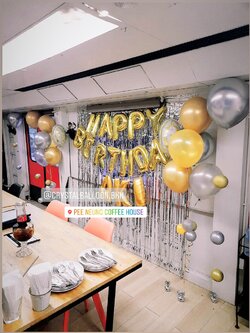 ลูกโป่ง วันเกิดเด็ก Theme สีทอง-เงิน ช่อลูกโป่งโครเมี่ยม ช่อ 5 ลูก 2 ช่อ พร้อม ฟอยล์ตัวอักษร 16",ม่านฟอยล์ 2 ชิ้น พร้อมตกแต่ง ลูกโป่งฟองอากาศ 10 เส้น,ลูกโป่งฟอยล์สี่เหลี่ยม 1 ชิ้น,ลูกโป่งฟอยล์กลม 2 ชิ้น สามารถเปลี่ยนสีลูกโป่ง/เปลี่ยน Theme ได้