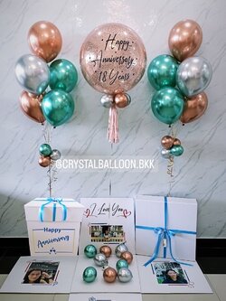ลูกโป่ง Anniversary Surprise Box กล่องเซอร์ไพรส์วันครบรอบ Bubble ขนาด 24" พร้อมตกแต่ง ช่อลูกโป่งโครเมี่ยม 5 ลูก 2 ช่อ,สามารถใส่รูปได้ 4 ใบ สามารถเปลี่ยนสีลูกโป่ง/เปลี่ยนข้อความได้