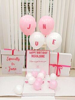 Happy Birthday Surprise Box กล่องเซอร์ไพรส์วันเกิด โทนสีชมพู-สีขาว พร้อมตกแต่ง ช่อลูกโป่ง 1 ช่อ,สามารถใส่รูปได้ 2 ใบ สามารถเปลี่ยนสีลูกโป่ง/เปลี่ยนข้อความได้