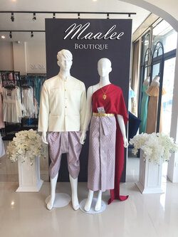 เช่า ชุดไทย ชุดเพื่อนเจ้าสาว ชุดไทยผ้าถุงสีเทาชมพูเงิน สไบเรียบ สีแดง เลือดนก