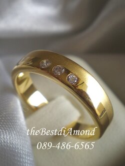 BR216-M แหวนหนุ่มๆ แบบเรียบ เพชร 3เม็ด เก๋สุดๆ เรียบ หรู ดูมี class สีทองซาตินพ่นทราย สวยมากๆๆ แบบออกมาจากcatalogue