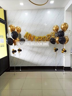 ลูกโป่ง New Year ช่อลูกโป่ง ช่อ 5 ลูก 4 ช่อ Theme ดำ-ทอง พร้อมตกแต่ง ลูกโป่งใส ใส่ Confetti,ฟอยล์ตัวอักษร ขนาด 16" 7 ตัวอักษร สามารถเปลี่ยนสีลูกโป่ง/เปลี่ยนสี-ฟอยล์ตัวอักษรได้
