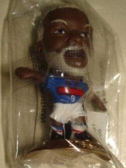 ตุ๊กตาโมเดลนักฟุตบอล ฌ.ซิสเซ่ ทีมชาติฝรั่งเศส โครินเธียน ไมโครสตาร์ - Membership 2005 Gold Base - MC3718 ใหม่ / D.CISSE FRANCE National Football Team Corinthian MicroStars Football Figure - Membership 2005 Gold Base - MC3718 NEW