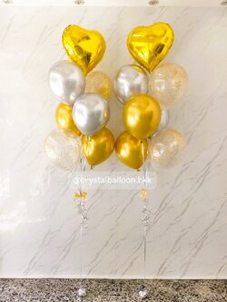 ลูกโป่งแบบช่อ 5 ลูก 2 ช่อ พร้อมลูกโป่งฟอยล์หัวใจช่อละ 1 ลูก ,ธีมสีทอง พร้อมตกแต่ง สามารถเปลี่ยนสีลูกโป่ง/เปลี่ยนข้อความได้