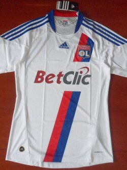 เสื้อฟุตบอล ทีมสโมสรโอลิมปิก ลียง ชุดเหย้า 2010/11 ใหม่ S-Size / OLYMPIQUE LYONNAIS Football Shirt Home Kit 2010/11 Jersey NEW S-Size