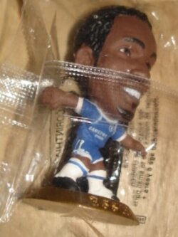 ตุ๊กตาโมเดลนักฟุตบอล ม.เอสเซียง สโมสรเชลซี โครินเธียน ไมโครสตาร์ - Series 14/2006 Gold Base - MC8064 ใหม่ / M.ESSIEN CHELSEA Football Club Corinthian MicroStars Football Figure - Series 14/2006 Gold Base - MC8064 NEW