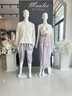 เช่า ชุดไทย ชุดเพื่อนเจ้าสาว ชุดไทยผ้าถุงสีเทาชมพูเงิน สไบเรียบสีโอโรสอ่อน