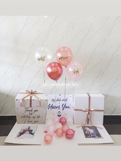 Will You Marry Me Surprised box กล่องเซอร์ไพรส์ขอแต่งงาน พร้อม ลูกโป่ง 4 ลูก พร้อมตกเเต่ง สามารถใส่รูปได้ 2 ใบ สามารถเปลี่ยนสีลูกโป่ง/เปลี่ยนสีข้อความได้