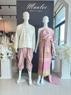 เช่า ชุดไทย ชุดเพื่อนเจ้าสาว ชุดไทยผ้าซิ่นสีเทาส้ม สไบเรียบสีชมพู