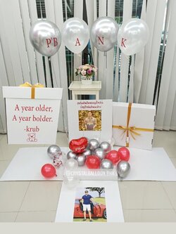Surprise Box กล่องเซอร์ไพรส์วันเกิด โทนสี เงิน พร้อมตกแต่ง ช่อลูกโป่ง 1 ช่อ,สามารถใส่รูปได้ 2 ใบ