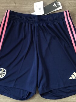 กางเกงฟุตบอล ทีมสโมสรลีดส์ ยูไนเต็ด ชุดเยือน 2023/24 ใหม่ M-Size / LEEDS UNITED Football Shorts Away Kit 2023/24 Jersey NEW M-Size