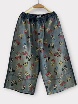 กางเกงยีนส์ขาสามส่วนลายมิ้กกี้