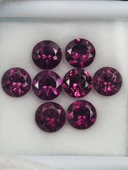 พลอยโรโดไรท์โกเมนสีชมพูอมม่วง 5 กะรัต 8 ชิ้น